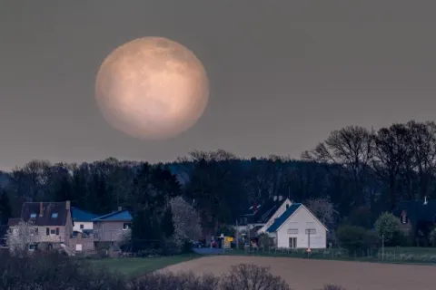 The super moon over the Hanfbachtal