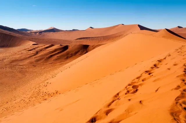 Die Dünenlandschaft rund um Düne 45 in der Namib