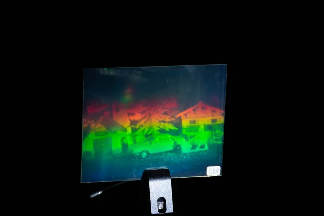 Rainbow hologram in vertical rotation