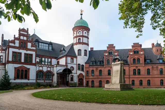 Schloss Willigrad am Schweriner See