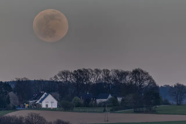 The super moon over Hüchel in the Hanfbachtal