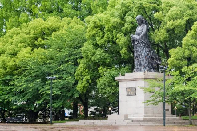 Mahnmal im Hypocenter Park in Nagasaki