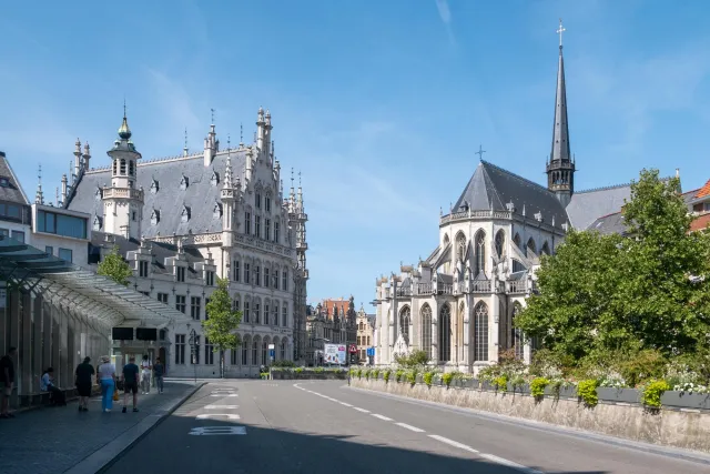 Opposite the town hall in Leuven stands the late Gothic Sint Pieterskirche with the altarpiece of the Last Supper by Dierick Bouts, a Flemish Primitive painter.