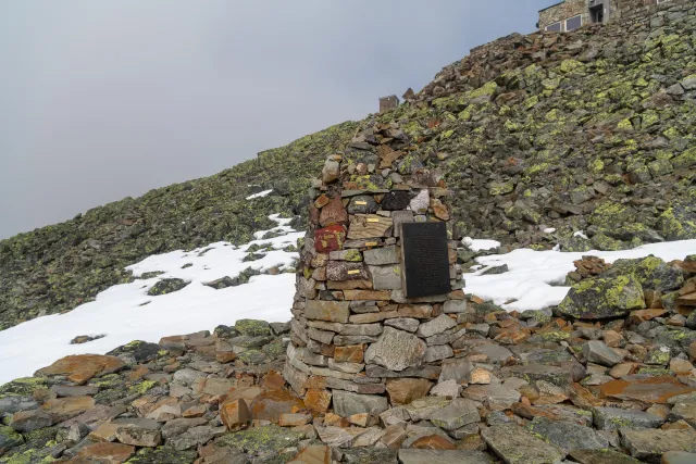 Views and buildings on the Gaustatoppen