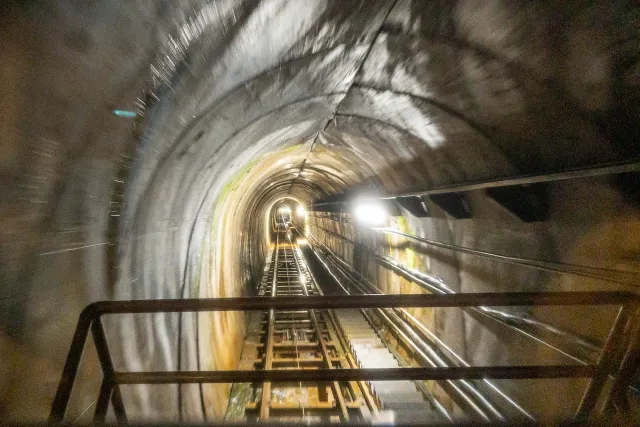 Mit der Standseilbahn bei 39° 1050 m weit und 850 Meter hoch