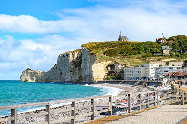 Die Ostseite der Kreidefelsen von Étretat