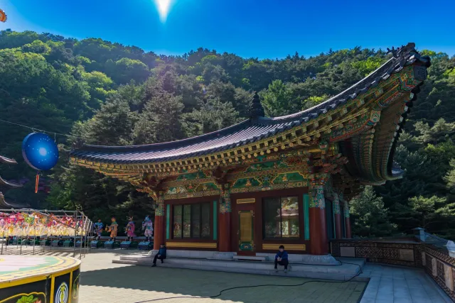 The Guinsa temple complex from the outside